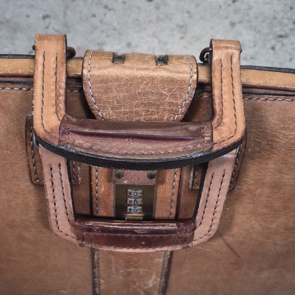 Classic Brown Leather Men's Briefcase - Picture 2 of 16